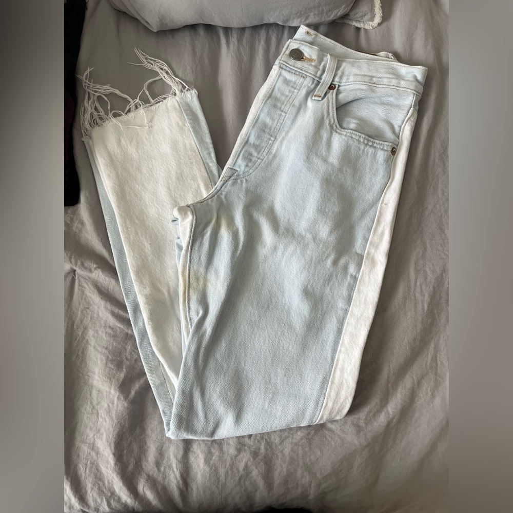 Levi’s- Blue/White Straight Jeans